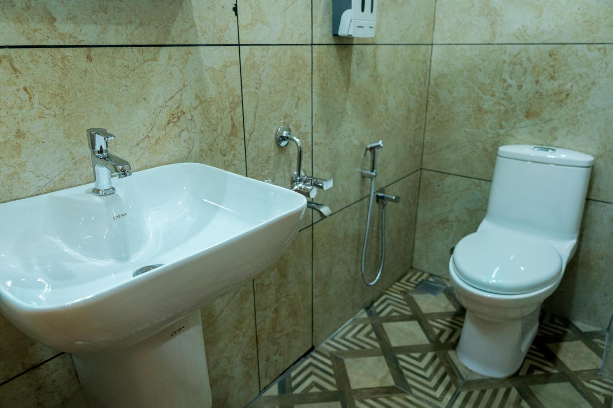 Fly View Airport Residency Hotell Nedumbassery Eksteriør bilde
